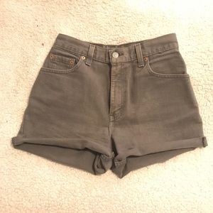 Levi’s 550 high waisted shorts